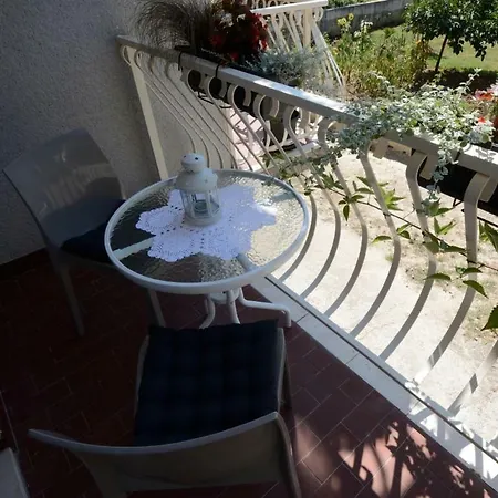 Appartement Apartman Ruzmarin